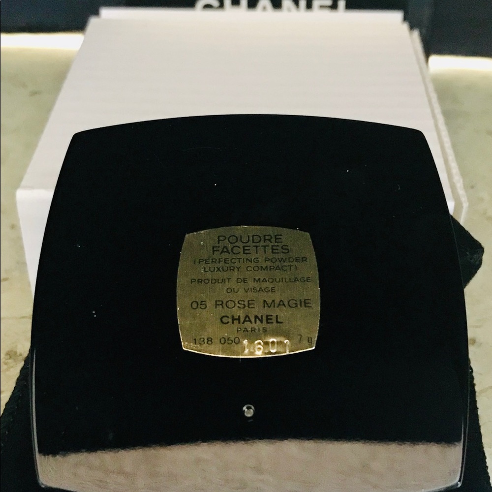 new Chanel authentic Perfecting Powder - Picture 2 of 5